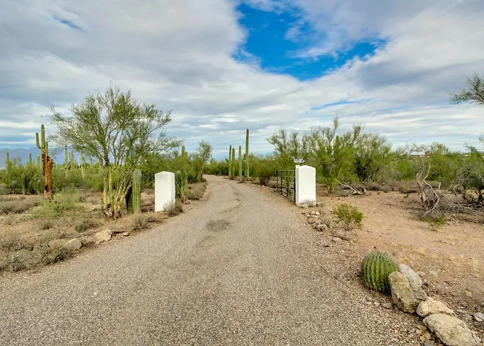 Hollywood Hills Of Tucson: 20 Acres, Pool, Hot Tub *